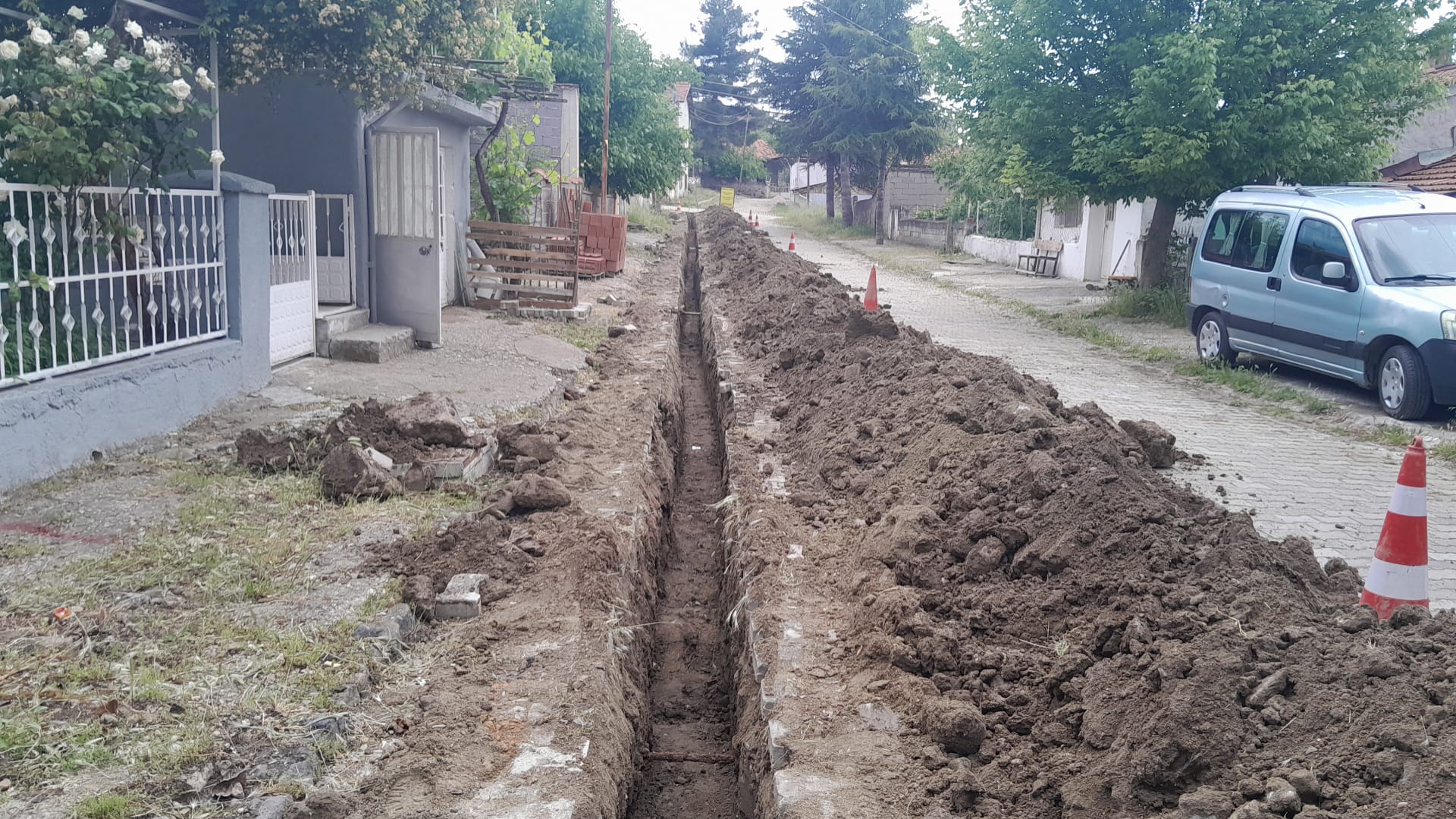 ESKİGEDİZ BELDESİNDE DOĞALGAZ ÇALIŞMALARI DEVAM EDİYOR