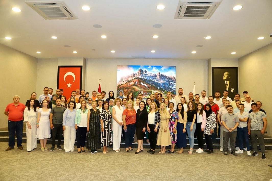 GEDİZLİ ÜÇ KADIN HİJYEN EĞİTİMİNİ BAŞARIYLA TAMAMLADI