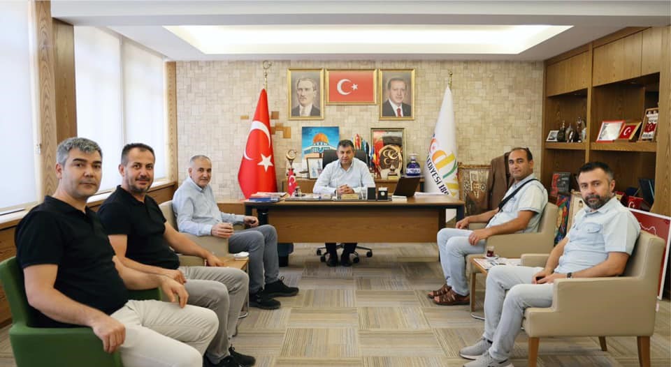 ALTINKENT İLK ve ORTAOKULU GAZETESİ, BAŞKAN AKEL’E TAKDİM EDİLDİ