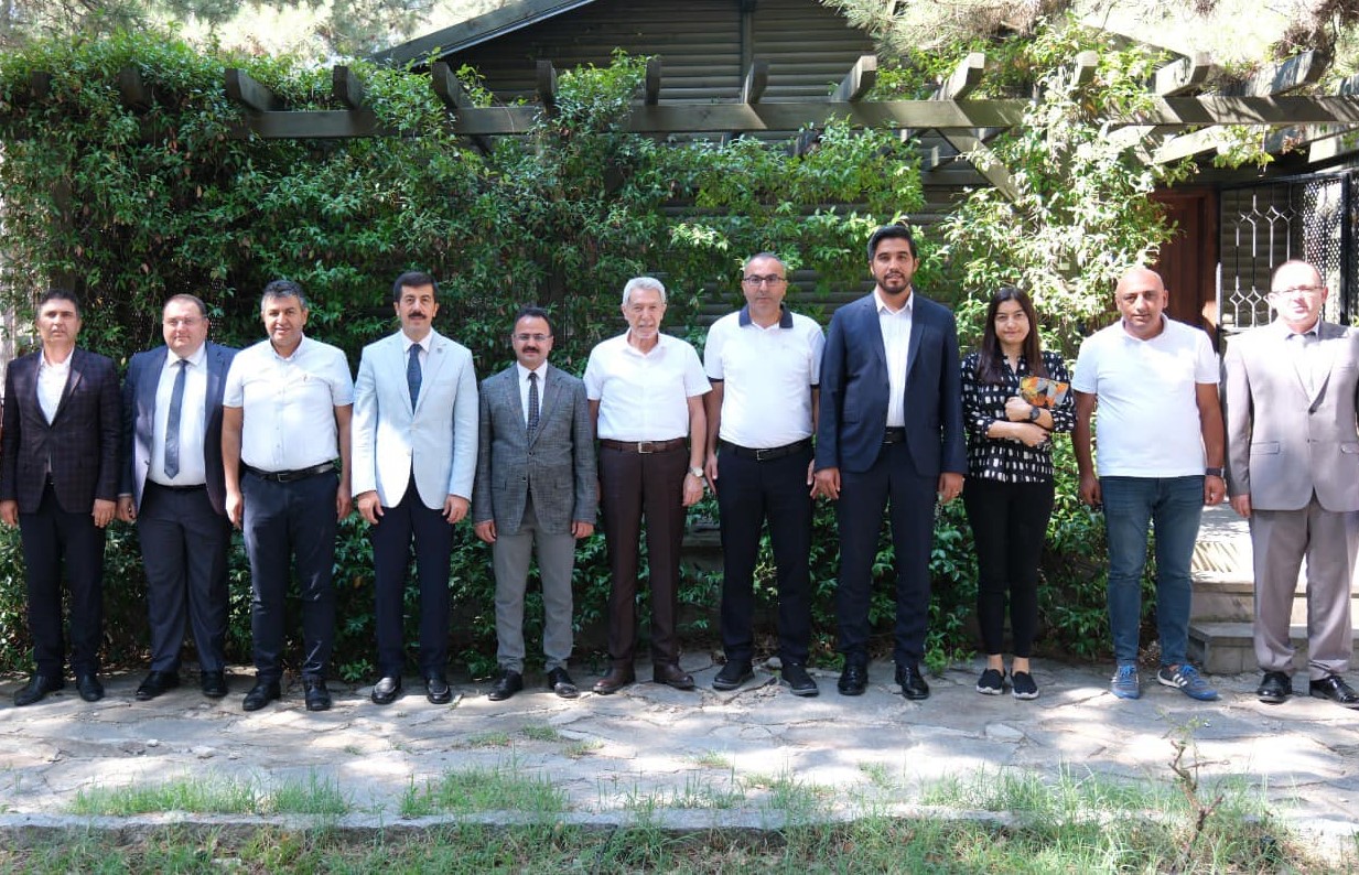 REKTÖR TEKİN GEDİZ PROTOKOLÜ İLE GÖRÜŞTÜ