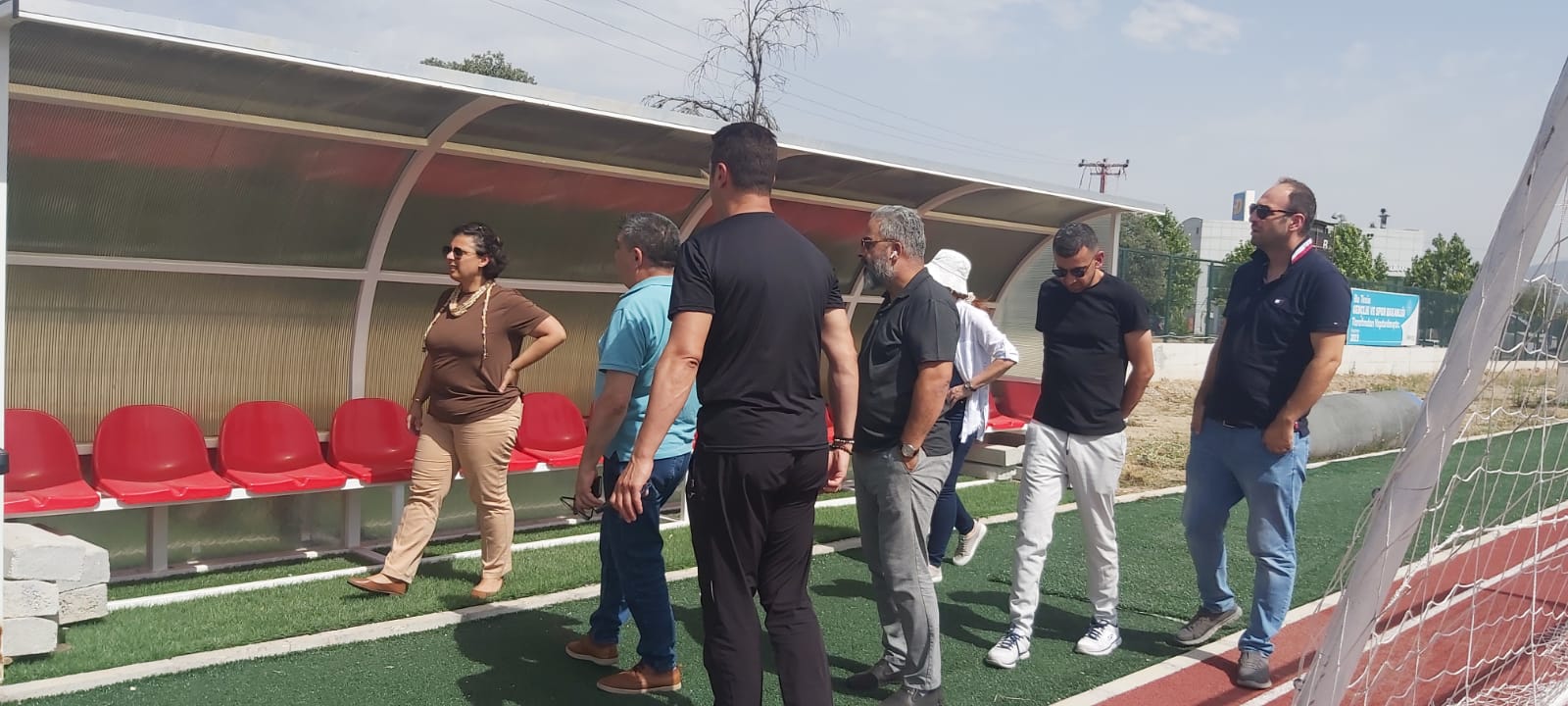 GEDİZ’DE TARTAN PİSTİN TESLİMİ YAPILDI