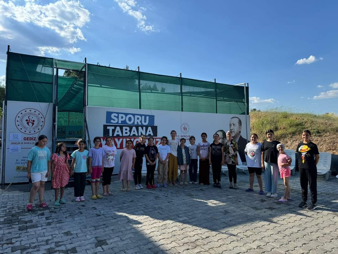 GEDİZ’DE YAZ SPOR OKULLARI BAŞLADI