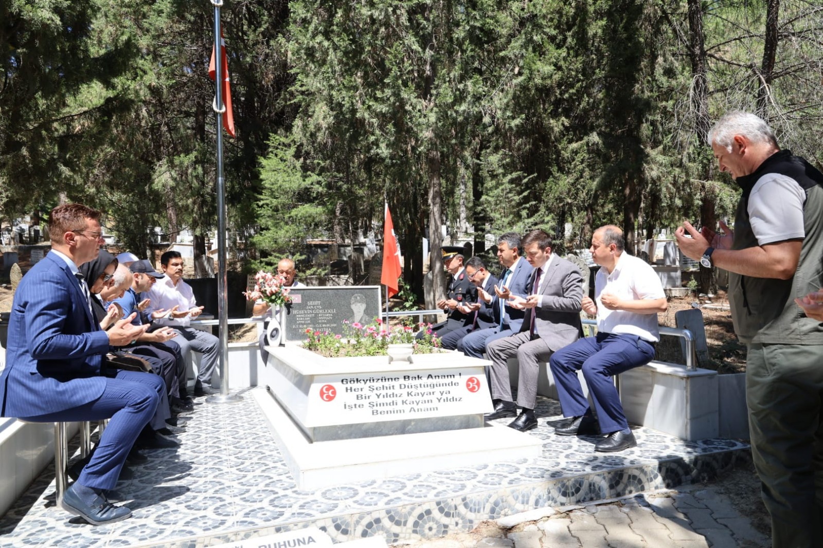 15 TEMMUZ’DA ŞEHİTLİKLER ZİYARET EDİLDİ