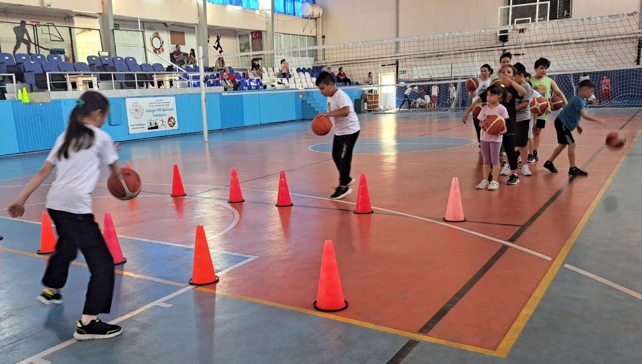 GEDİZ’DE BASKETBOL VE ÇOCUK ATLETİZMİNE RAĞBET ÇOK FAZLA