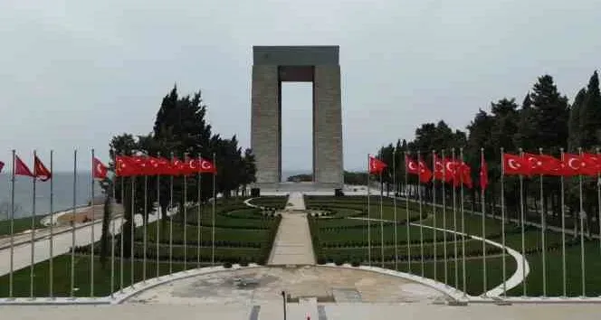 AYDİLGE VE ALİ KINIK GEDİZ TARHANA FESTİVALİNDE SAHNE ALACAK Kütahya’nın Gediz ilçesinde bu sene 20.si düzenlenecek olan Geleneksel Tarhana Festivali etkinlikleri içerisinde halk konserleri düzenlenecek. Bu çerçevede daha önce festivalin son günü Zara konseri düzenleneceği bildirilmişti. Tarhana Festivali etkinlikleri çerçevesinde 21 Temmuz akşamı Ali Kınık, 23 Temmuz Akşamı da Aydilge konserleri gerçekleştirilecek. Festival boyunca ünlü isimleri vatandaşlarla buluşturacaklarını belirten Gediz Belediye Başkanı Necdet Akel, “Bu sene 21-28 Temmuz tarihleri arasında gerçekleştirecek olduğumuz 20. Geleneksel Tarhana Festivali etkinlikleri kapsamında ünlü sanatçılarımızı halkımızla buluşturacağız. Konserler dışında birçok etkinliklerimizde olacak. Tarhana pişirme yarışması ile büyük heyecan yaşanacak. Sünnet şenliğinde çocuklarımız doyasıya eğlenecek. Dolu dolu bir festival programımız olacak. şimdiden tüm vatandaşlarımızı davet ediyoruz” şeklinde konuştu. Festival boyunca başka sanatçının sahne alıp almayacağı ile bilgi verilmedi.