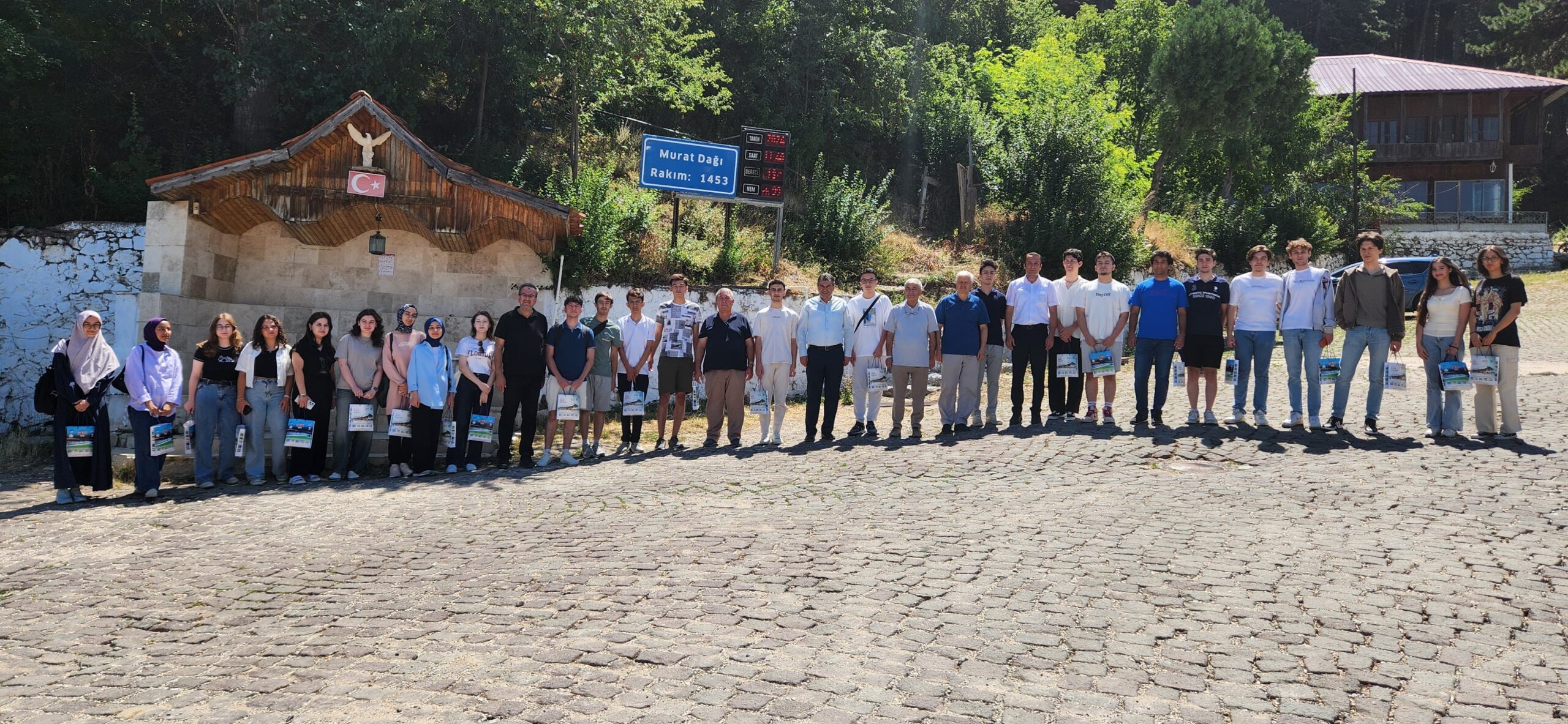 BUGÜN GURUR GÜNÜMÜZ; MURATDAĞI’NIN ZİRVESİNDE ZİRVEDEKİLERİN BULUŞMASI