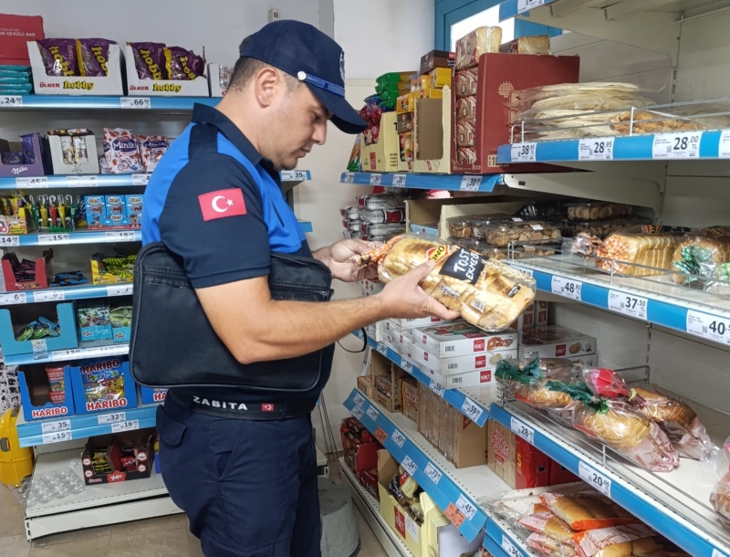 GEDİZ’DE ZİNCİR MARKETLERE ZABITA DENETİMİ
