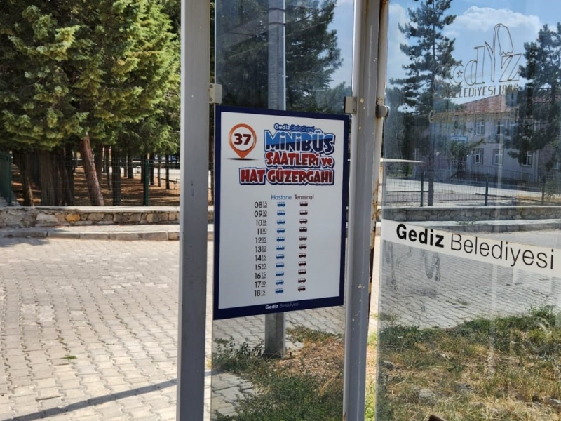 YENİ TABELALAR GEDİZ’E RENK KATTI