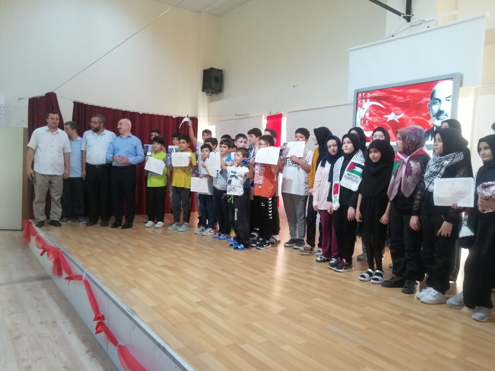 YATILI YAZ KUR’AN KURSLARI İÇİN VEDA PROGRAMI DÜZENLENDİ