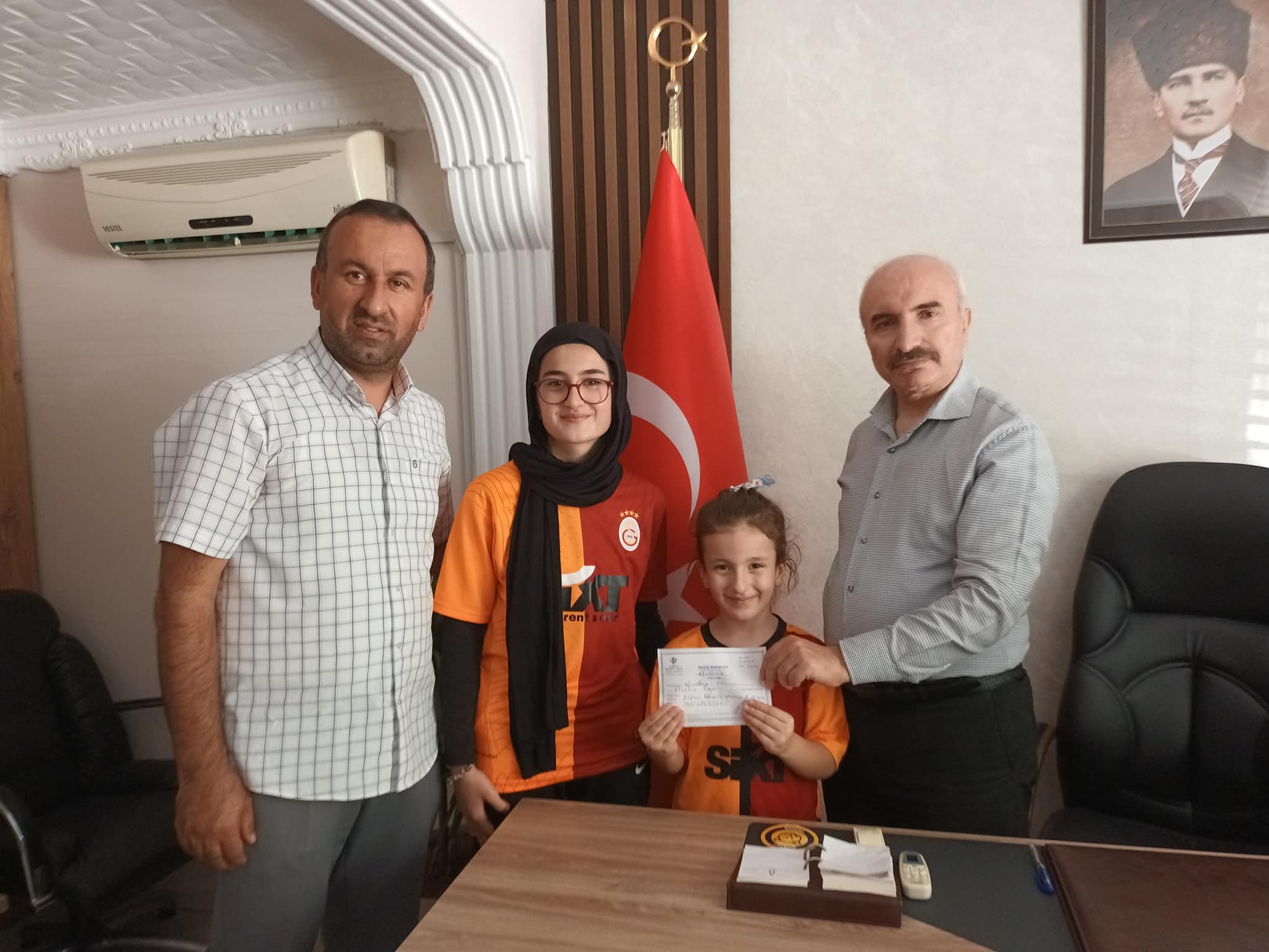 GEDİZ’İN GÖNLÜ GÜZEL ÇOCUKLARI GAZZE’DEKİ KARDEŞLERİNİ UNUTMUYOR