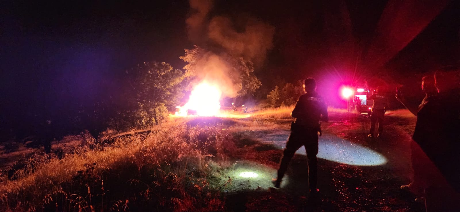 GEDİZ’DE ARAÇ KENDİ KENDİNE YANDI