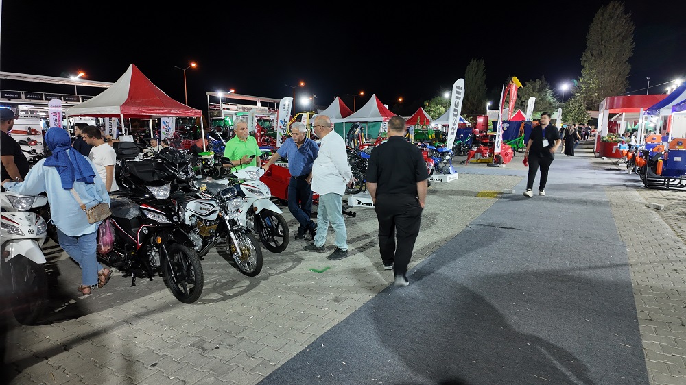 GEDİZ’DE TARIM FUARI VE TARHANA FESTİVALİ BİRLEŞEREK BÜYÜK SES GETİRDİ