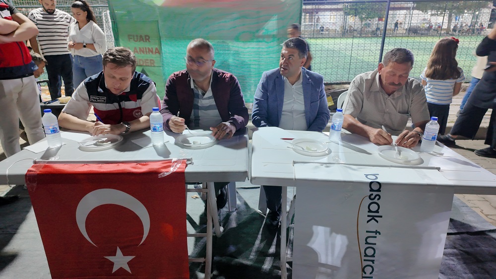 GEDİZ’DE ÖDÜLLÜ KEÇİ PEYNİRİ YARIŞMASI DÜZEMLENDİ