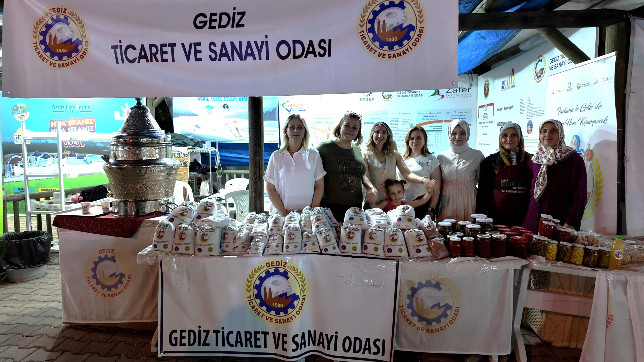 GEDİZ TARHANA FESTİVALİNDE KADINLARIN ÜRETTİĞİ TARHANA BÜYÜK İLGİ GÖRDÜ
