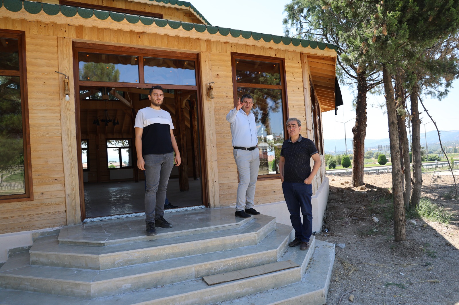 Gediz’de Yeni Ahşap Kafe Projesinde Sona Yaklaşıldı