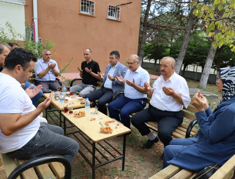 GEDİZ’DE ŞEHİT HÜSEYİN GÜRLEKLİ’NİN ŞEHADET YILDÖNÜMÜNDE LOKMA HAYRI DÜZENLENDİ