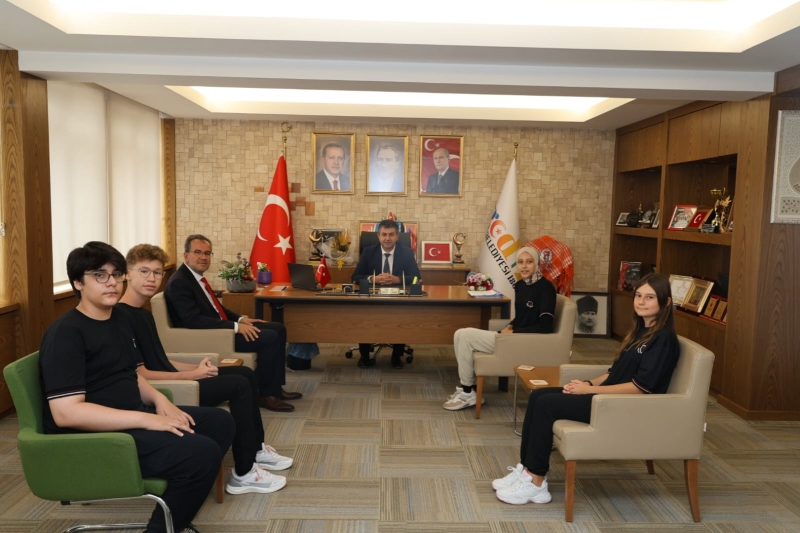GEDİZ FEN LİSESİ’NDEN, BAŞKAN AKEL’E ZİYARET