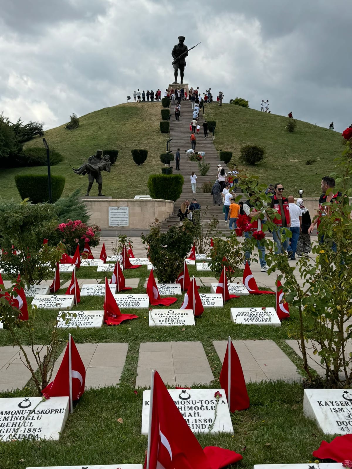 GENÇLİK VE SPOR MÜDÜRLÜĞÜ TARAFINDAN 60 ÖĞRENCİ DUMLUPINAR’A GÖTÜRÜLDÜ