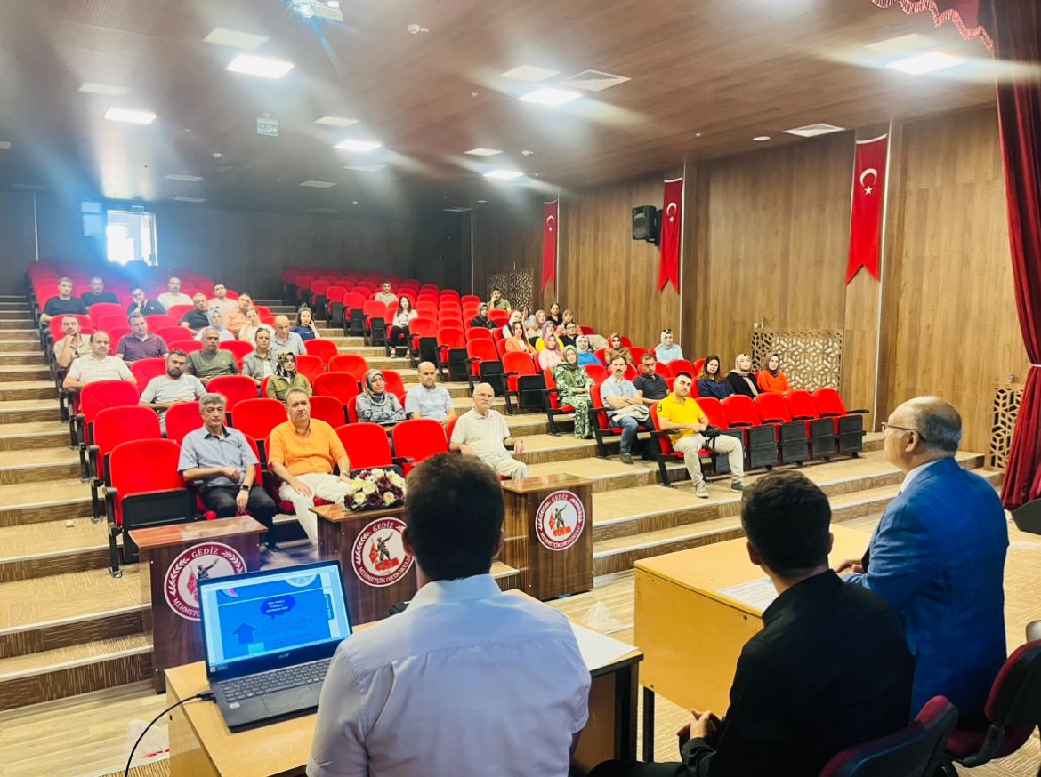 GEDİZ’DE TÜRKİYE YÜZYILI MAARİF MODELİ PROGRAMININ ÖĞRETMENLERE YÖNELİK TANITIMI YAPILDI