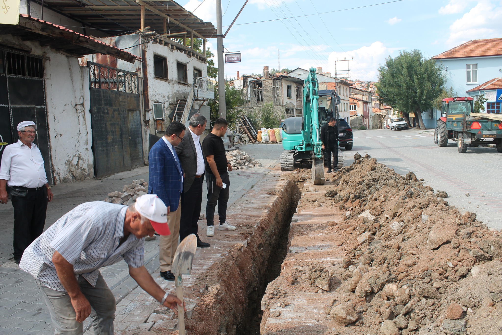 KAYMAKAM HAKAN ALKAN BELDELERDEKİ YATIRIMLARI İNCELEDİ
