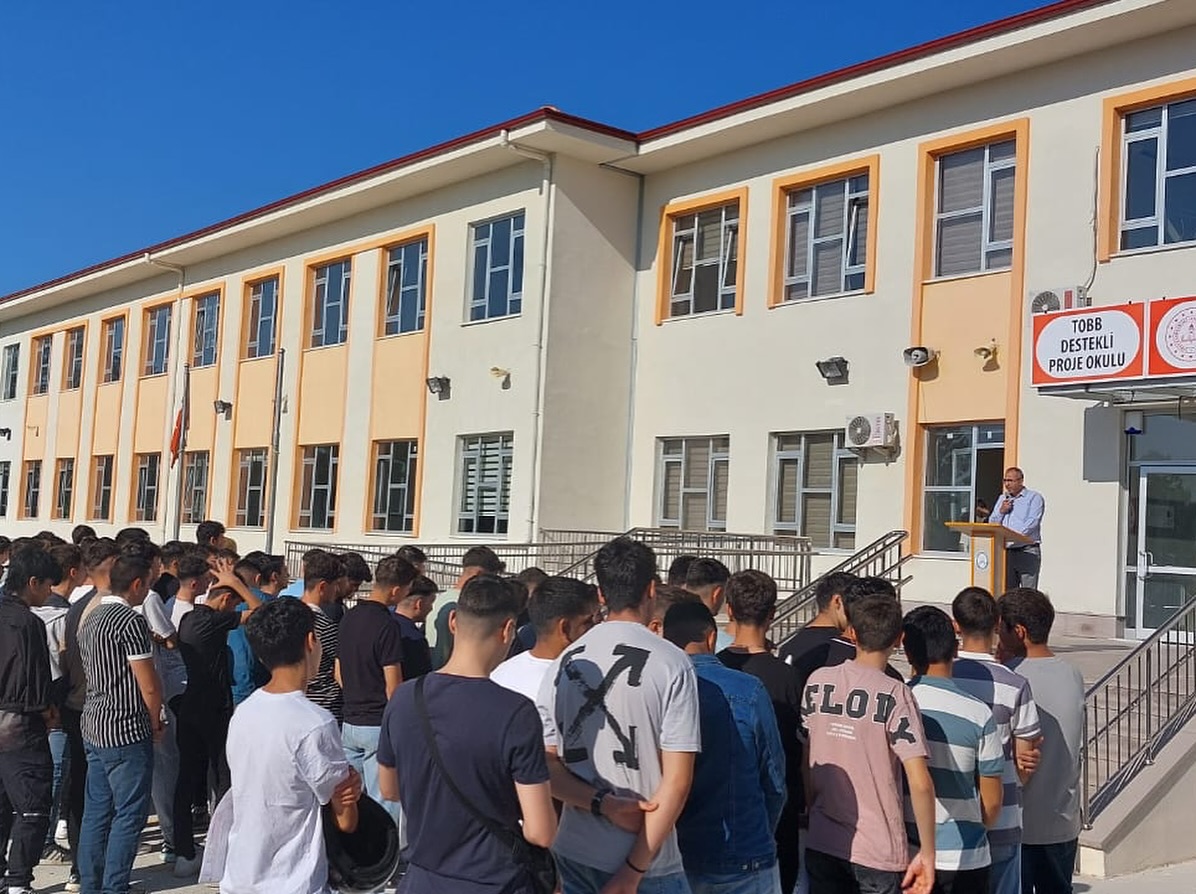 GEDİZ’DE YENİ EĞİTİM ÖĞRETİM DÖNEMİ 7 BİN 500 ÖĞRENCİ İLE BAŞLADI