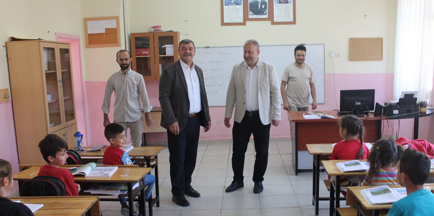 ESKİGEDİZ’DE ÖĞRENCİLERE KIRTASİYE YARDIMI YAPILDI