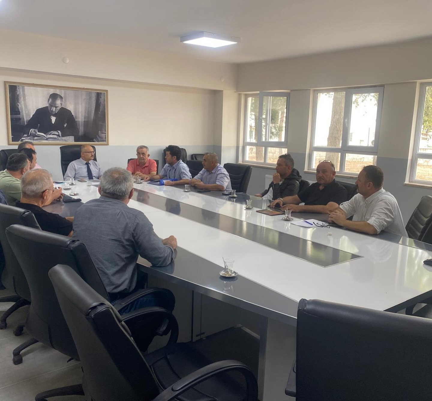 GEDİZ’DE MESLEKİ VE TEKNİK EĞİTİM ÜZERİNE TOPLANTI DÜZENLENDİ