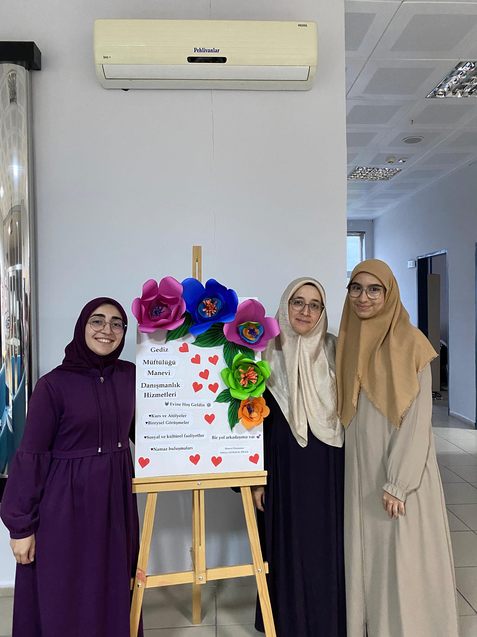 ÜNİVERSİTE ÖĞRENCİLERİNE MANEVİ DANIŞMANLIK ANLATILIYOR