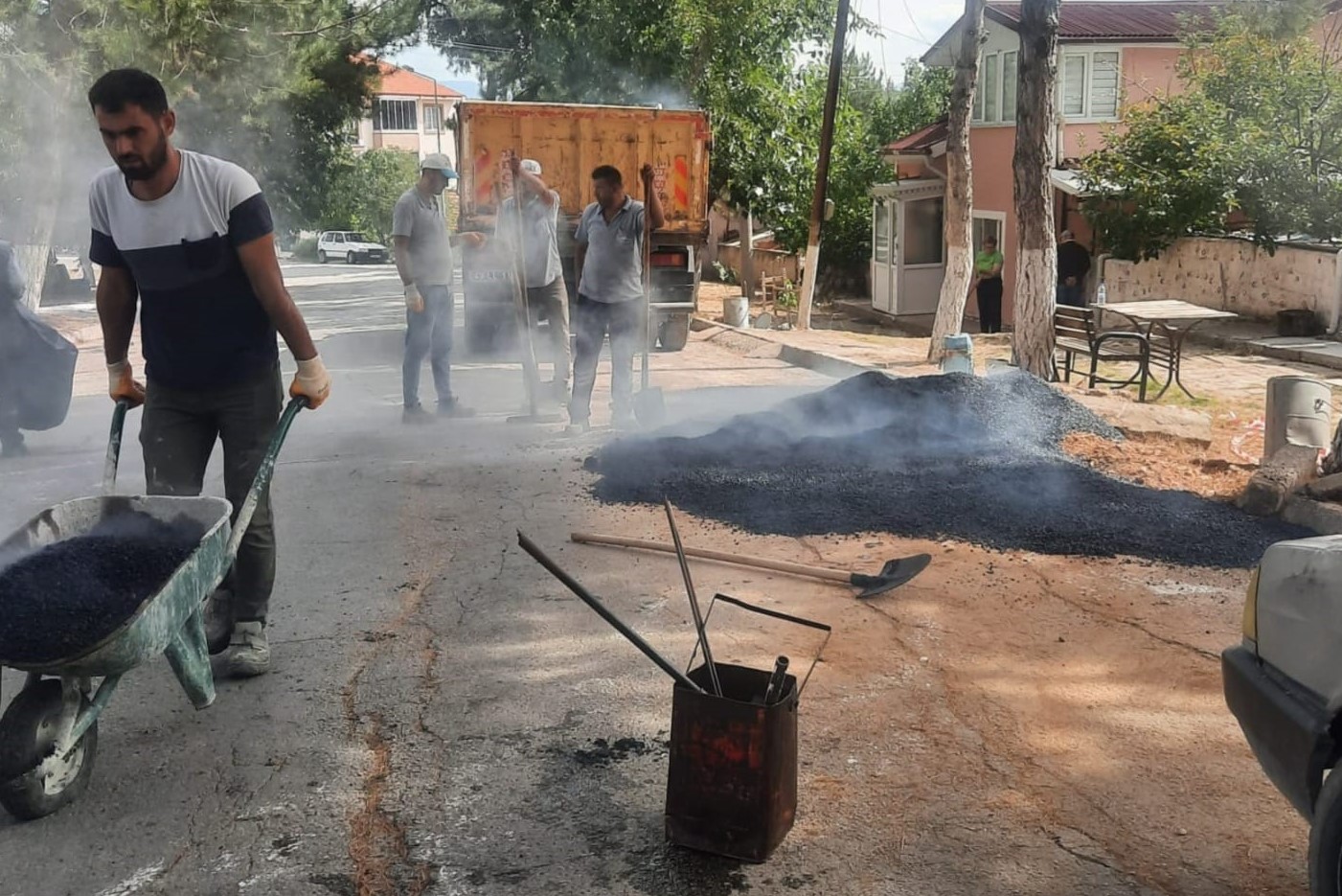 GEDİZ’DE YOL BAKIM VE ONARIM ÇALIŞMALARI DEVAM EDİYOR