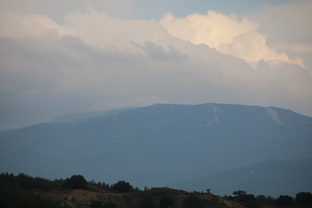 GEDİZ İLÇESİNDE MURAT DAĞINA İLK KAR DÜŞTÜ