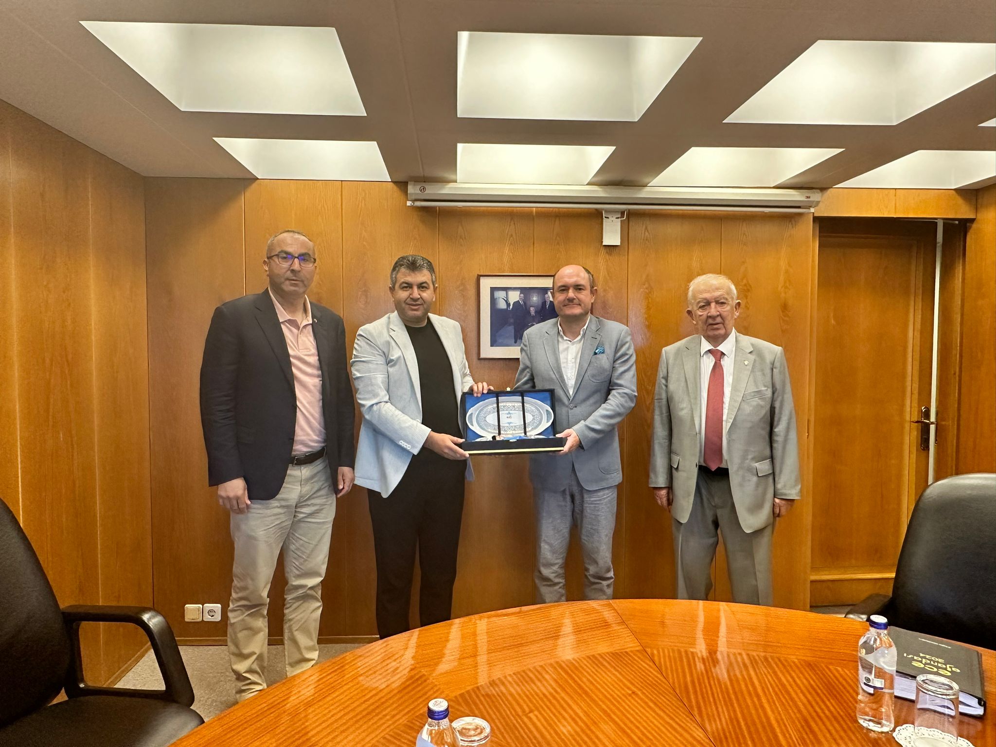 GEDİZ BELEDİYE BAŞKANI NECDET AKEL İSTANBUL’DA ÇIKARMA YAPTI