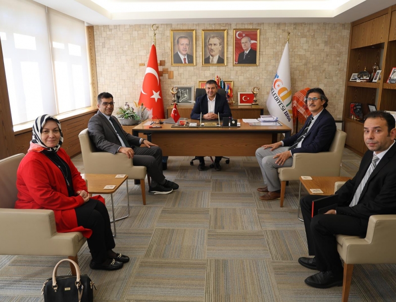 GEDİZ’DE SPOR VE GENÇLİK PROJELERİ İÇİN ÖNEMLİ GÖRÜŞME