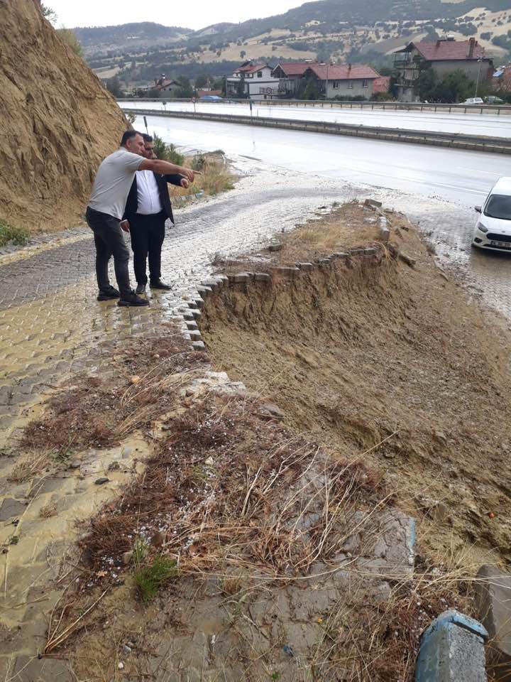YENİKENT BELDESİNDE YILLARDIR BEKLEYEN DUVAR SORUNU ÇÖZÜLDÜ