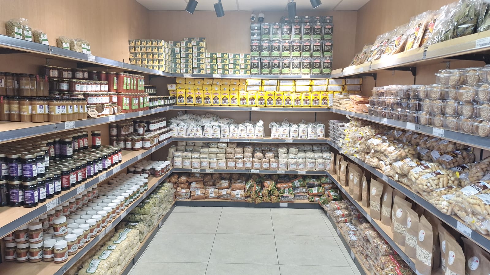 GEDİZ TARHANASI ATATÜRK ORMAN ÇİFTLİĞİ SATIŞ MAĞAZASI REYONUNDA YERİNİ ALDI