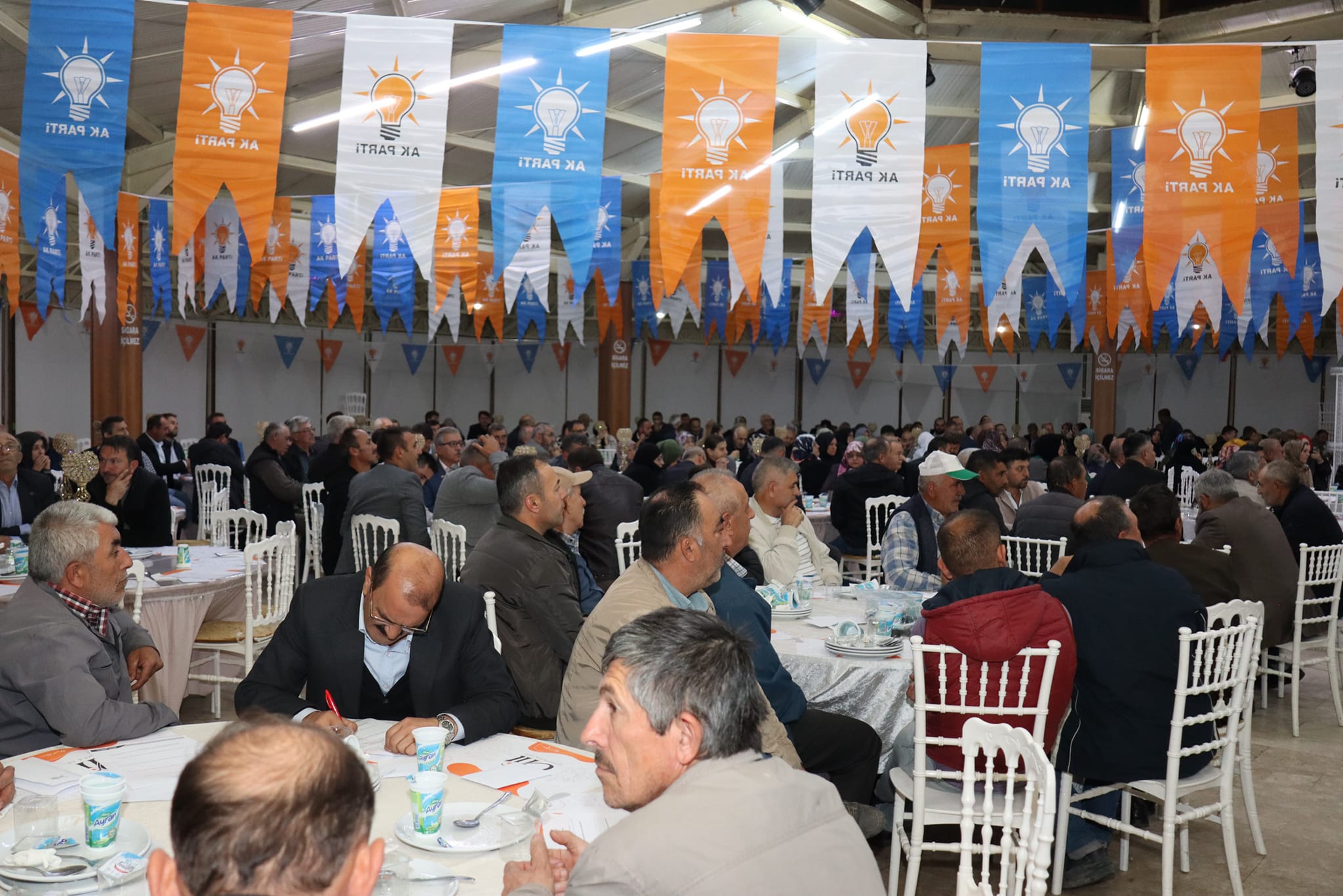 AK PARTİ GEDİZ’DE KONGRE ÖNCESİ BİRLİK VE BERABERLİK TOPLANTISI COŞKUYLA GERÇEKLEŞTİ