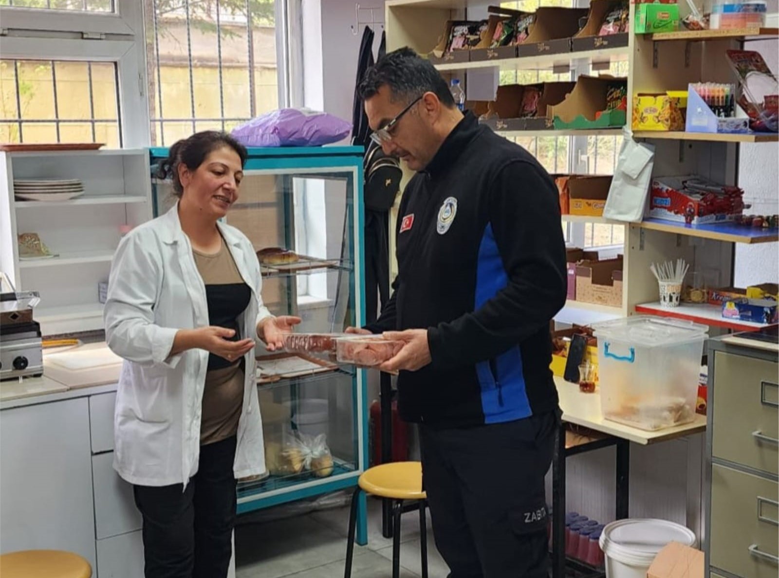 ZABITA MÜDÜRLÜĞÜ EKİPLERİ OKUL KANTİNLERİNİ DENETLEDİ