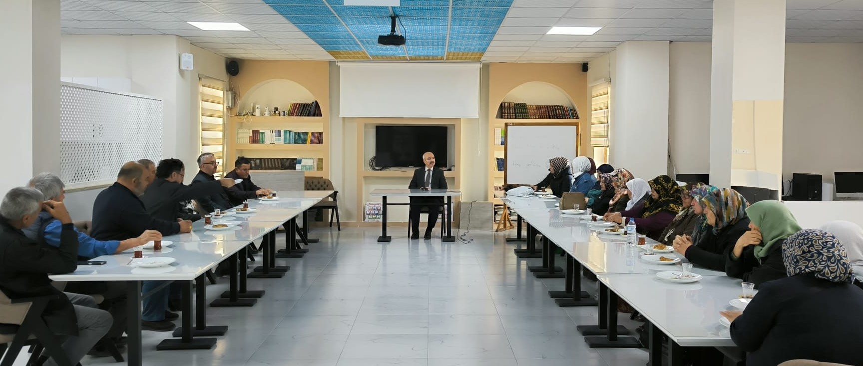 GEDİZ’DE UMRE SEMİNERİ