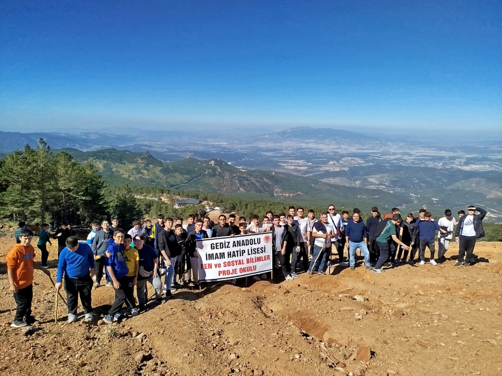 ÖĞRENCİLER MURAT DAĞI ZİRVESİNE TIRMANDI