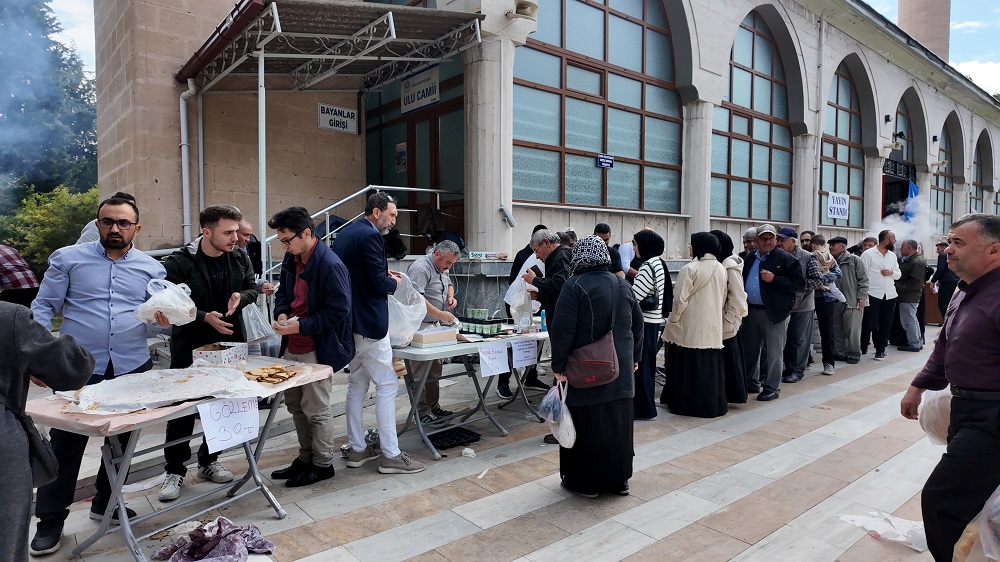 GEDİZ’DE KURAN KURSU YAPIMI İÇİN BÜYÜK KERMES DÜZENLENDİ