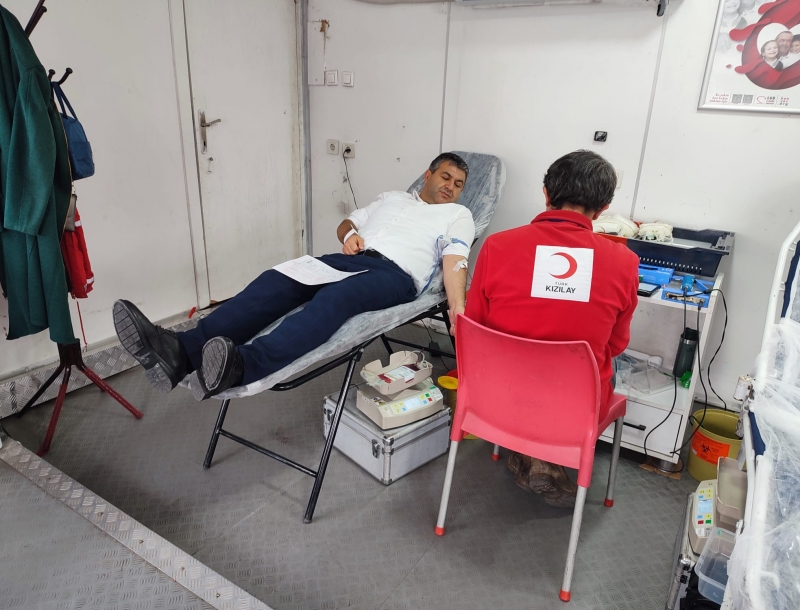 BAŞKAN AKEL, TÜRK KIZILAYI’NA KAN BAĞIŞINDA BULUNDU