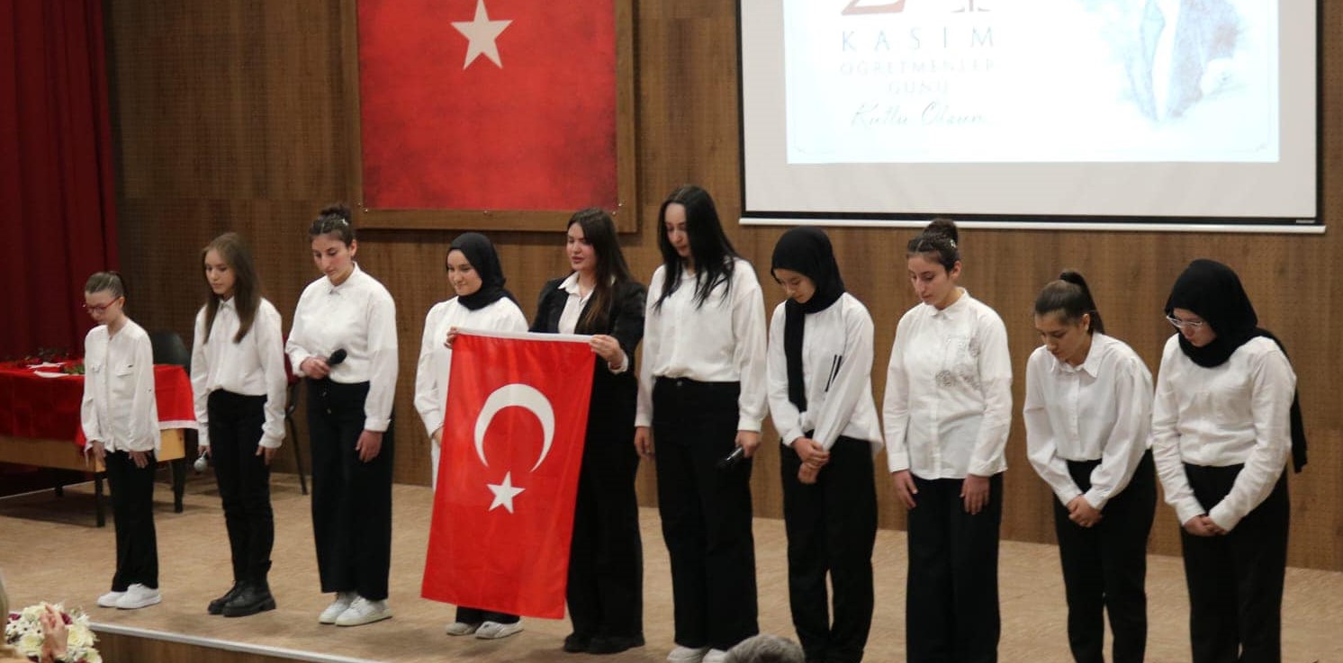 Gediz’de Öğretmenler Günü Coşkuyla Kutlandı