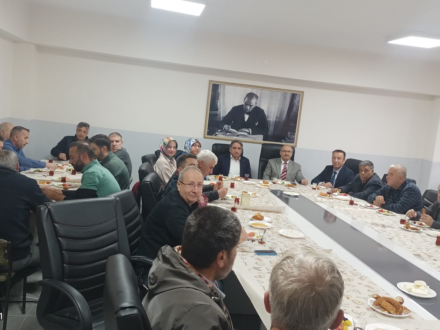 Gediz İlçe Milli Eğitim Müdürlüğü’nde Moral ve Motivasyon Kahvaltısı Gerçekleştirildi