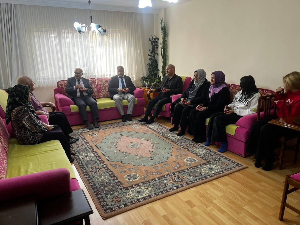 GEDİZ’DE 24 KASIM ÖĞRETMENLER GÜNÜ HAFTASINDA ANLAMLI ZİYARETLER