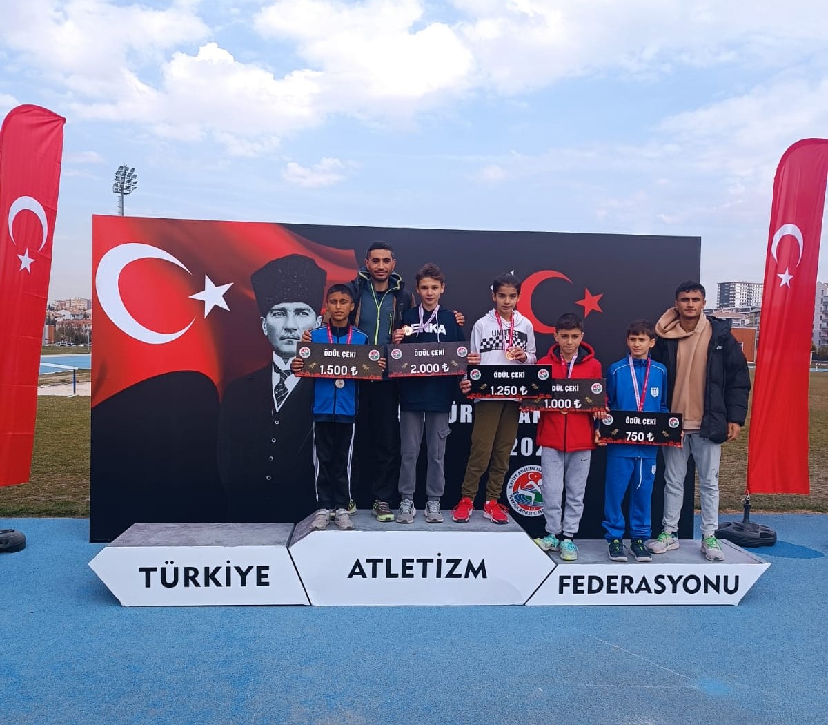 Gedizli Mert Ali Karaoğlan, Atatürk’ü Anma Koşusu Türkiye Şampiyonası’nda Küçük Erkekler Şampiyonu Oldu