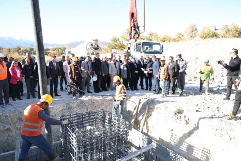 GEDİZ SAĞLIK HİZMETLERİ MESLEK YÜKSEKOKULU EK BİNASININ TEMELİ ATILDI