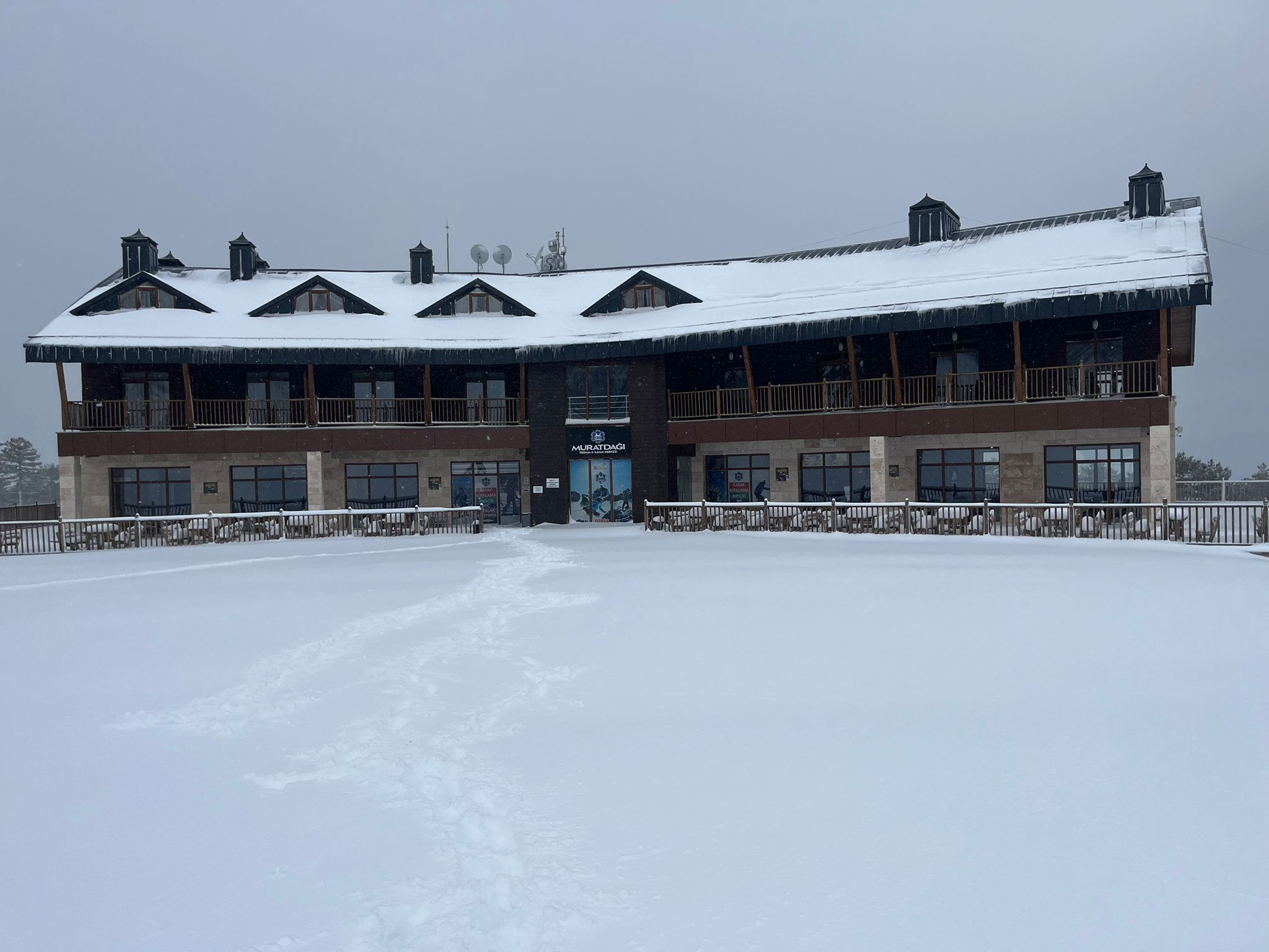 MURAT DAĞINDA KAR UYARISI: ZİNCİRSİZ ARAÇLARA YASAK