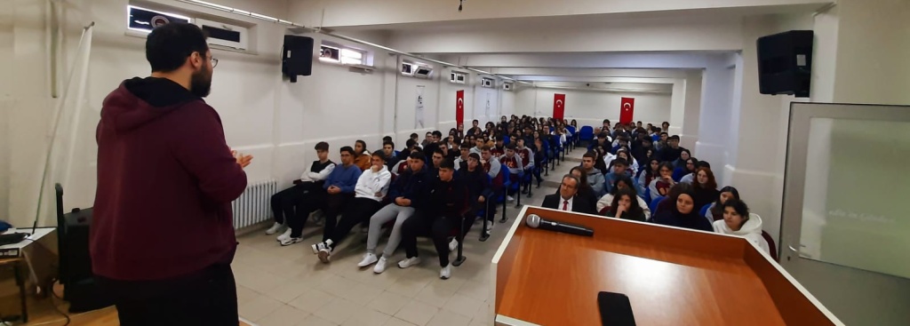 Gediz Fen Lisesi’nde Kariyer Günleri: Diş Hekimliği Mesleği Tanıtıldı