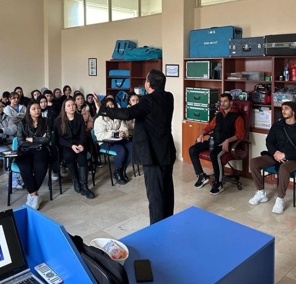 Gediz Sağlık Hizmetleri MYO’da “Yaşam Kurtarma Zincirini Kopartan 50 Neden” Semineri Düzenlendi