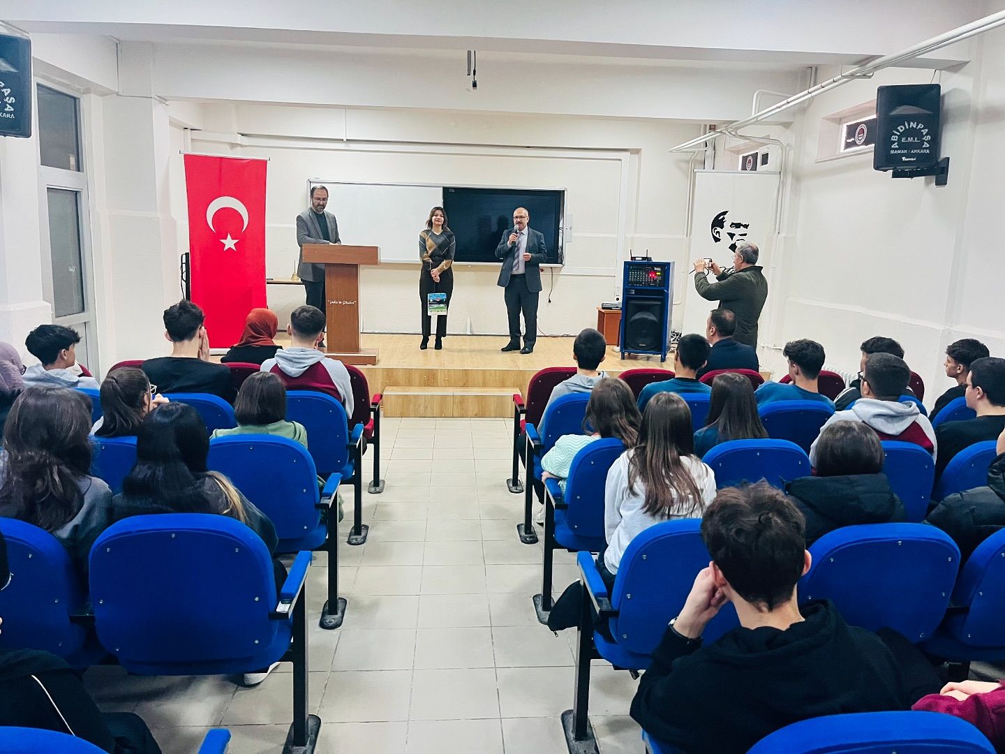 Mezun Olduğu Okulda Kitap Tavsiyesinde Bulundu