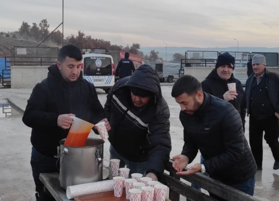 GEDİZ BELEDİYESİNDEN SICAK TARHANA İKRAMI